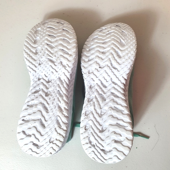 Victory Sports women's sneakers/runners sage green size 8 almost new - Picture 5 of 5